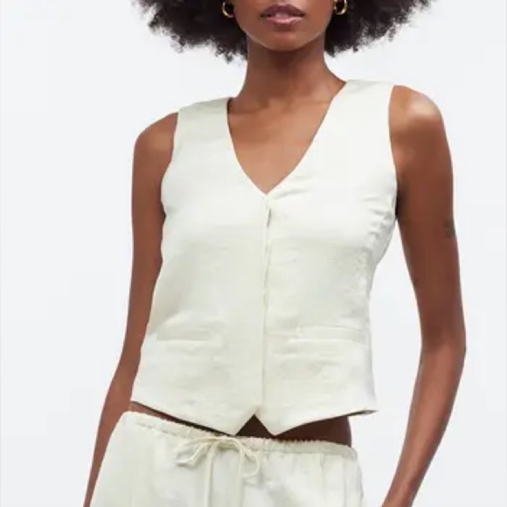 Madewell Satin Vest in Cake Batter Size 10